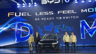 BYD M6 DM Mesin Hybrid Meluncur di RI, Konsumsi BBM 65 Km/Liter