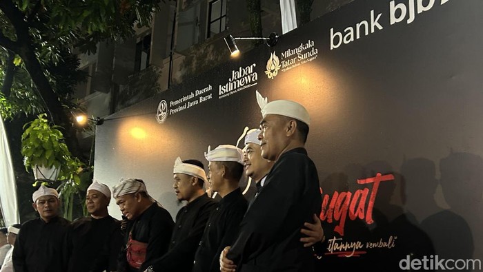 Drama Musikal Kolosal untuk memperingati Hari Jadi Tatar Sunda di halaman Gedung Sate, Kota Bandung, Minggu (17/5/2026)