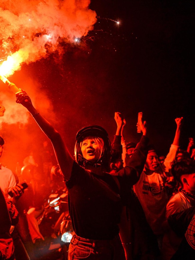 Euforia Kemenangan Persib! Bobotoh Penuhi Jalanan Kota Bandung