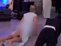 Bridesmaid Viral Usai Gaun yang Dikenakan Sobek saat Dance, Bokong Terekspos