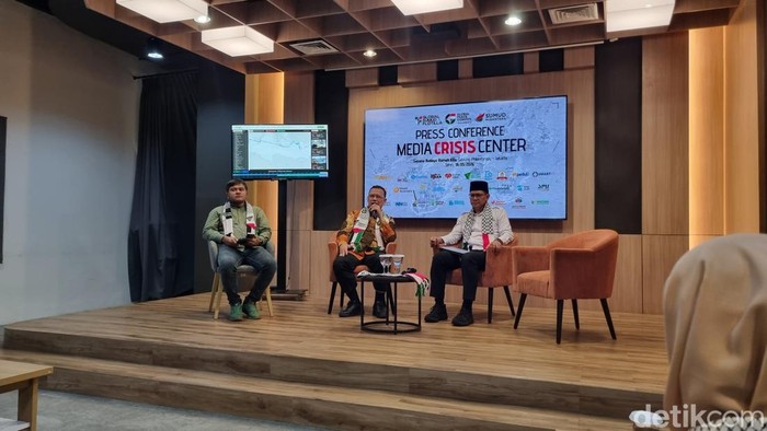 Global Peace Convoy Indonesia (GPCI) mengumumkan lima orang WNI ditangkap dalam misi Global Sumud Flotilla. Selain itu, ada 4 WNI masih berlayar menuju Gaza. (Taufiq/detikcom)