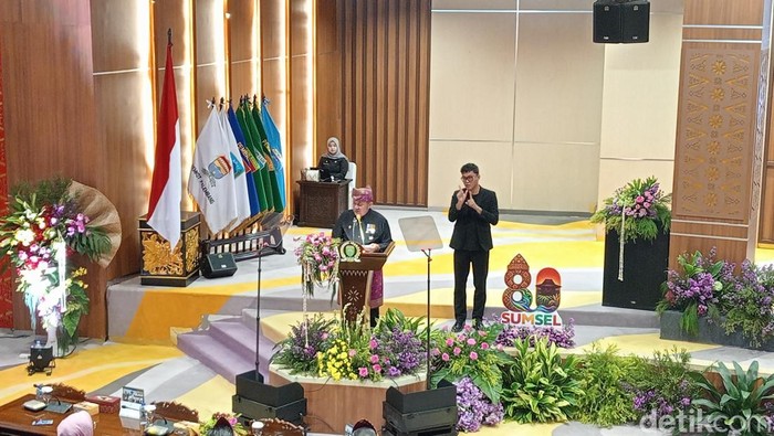 Gubernur Sumsel, Herman Deru saat menyampaikan kata sambutan dalam acara HUT Sumsel ke-80