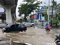 Makassar Diguyur Hujan Sejak Semalam, Jalan AP Pettarani-Mapala Tergenang