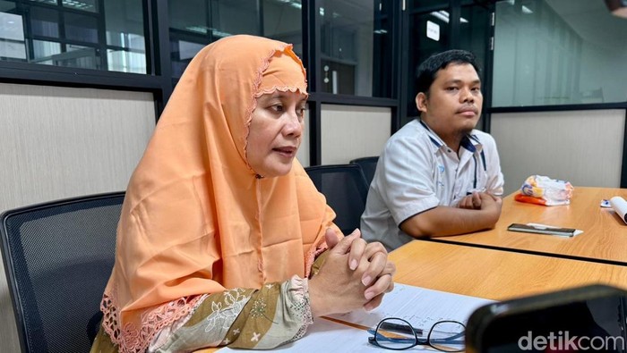 Ketua Satgas PPKPT Untan, Emilya Kalsum didampingi Anggota Tim Advokasi dan Hukum PPKPT Safaruddin Harefa memberikan keterangan update kasus dugaan deepfake vulgar.