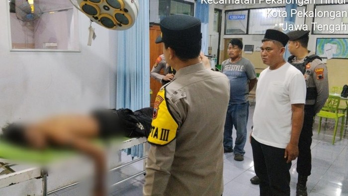 Korban penusukan saat duel di Pekalongan dilarikan ke rumah sakit, Sabtu (16/5/2026) malam.