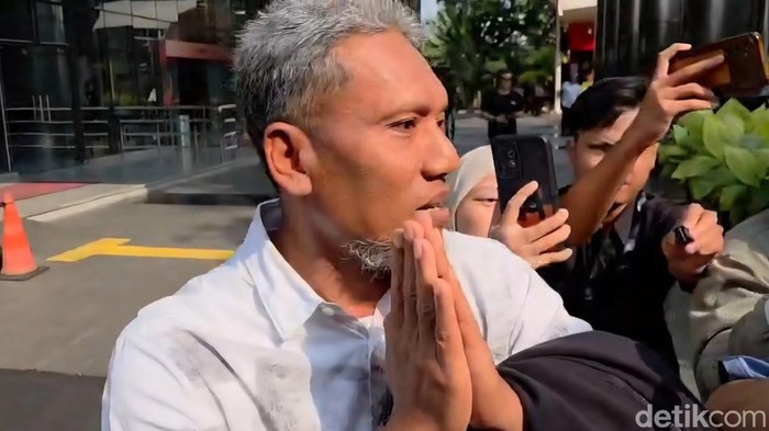 KPK memeriksa pengusaha Heri Setiyono (HS) alias Heri Black, sebagai saksi kasus dugaan korupsi importasi pada Bea Cukai. (Adrial A/detikcom)