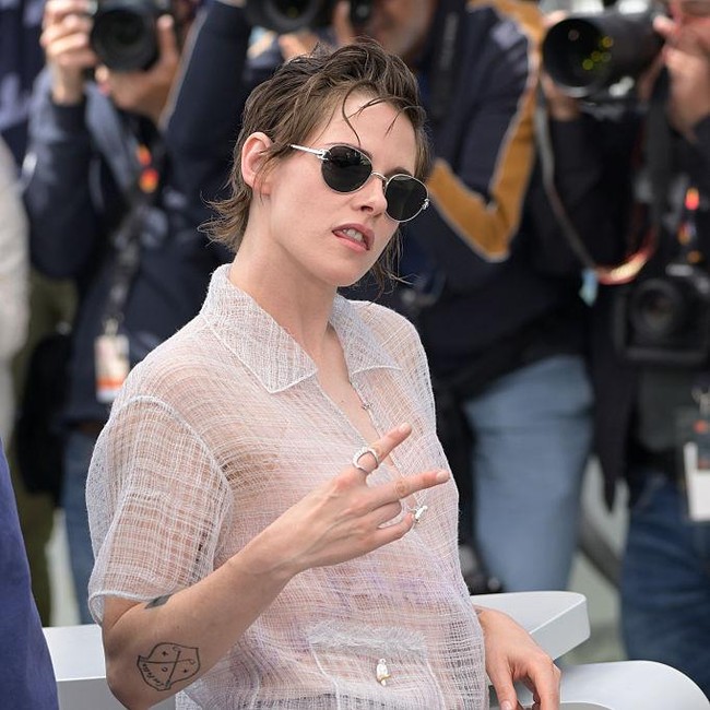 Gaya Kristen Stewart Pakai Baju Transparan di Cannes, Melanggar Dress Code?