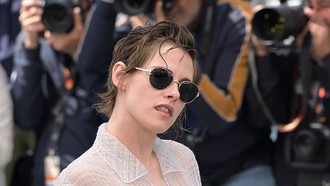 Gaya Kristen Stewart Pakai Baju Transparan di Cannes, Melanggar Dress Code?