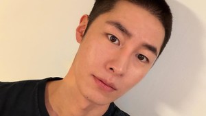 Potret Lee Jae Wook dengan rambut cepaknya. (Foto: dok. Instagram @jxxvvxxk)