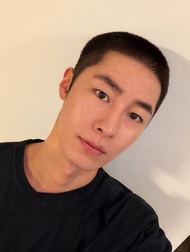 Lee Jae Wook Pamit Wamil, Pamer Foto Cepak