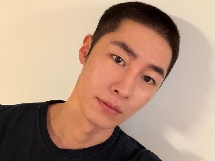 Lee Jae Wook Pamit Wamil, Pamer Foto Cepak