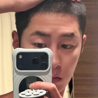 Penggemar Lee Jae Wook dapat menantikan penayangan drama Korea Doctor on the Edge, yang menyorot chemistry-nya bersama Shin Ye Eun. Serta Dead End Job, yang menampilkan kekacauan setelah karakternya mengambil pekerjaan bergaji tinggi untuk melunasi utang. Foto: dok. Instagram @jxxvvxxk
