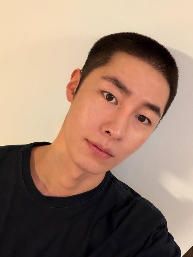 Lee Jae Wook Pamer Visual Tampan dengan Kepala Plontos, Resmi Mulai Wamil