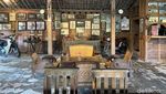 Ngopi di Karawang, Ada Kafe Rumah Jawa yang Estetik dan Cozy!
