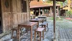 Ngopi di Karawang, Ada Kafe Rumah Jawa yang Estetik dan Cozy!
