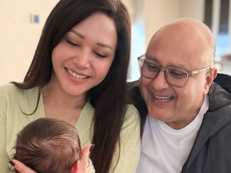 Bukan Oma-Opa, Ini 7 Panggilan Kakek-Nenek Unik ala Artis