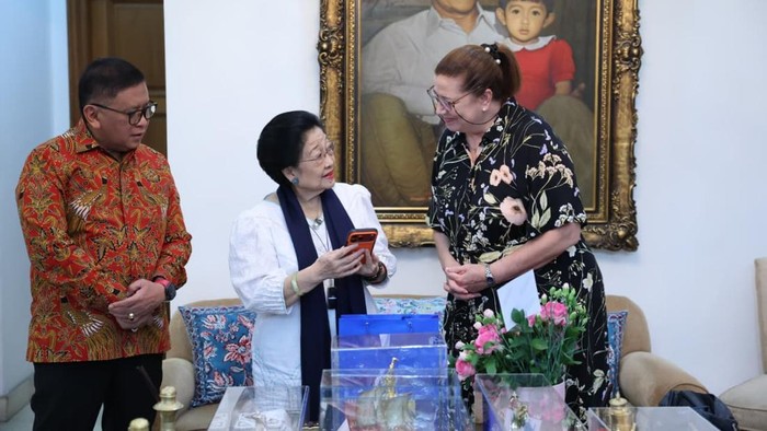Duta Besar (Dubes) Kuba untuk Indonesia, Dagmar Gonzalez Grau, menemui Presiden ke-5 RI Megawati Soekarnoputri, Senin (18/5/2026).