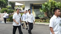 Purbaya Jelaskan Maksud Prabowo Sebut 'Orang Desa Tidak Pakai Dolar'