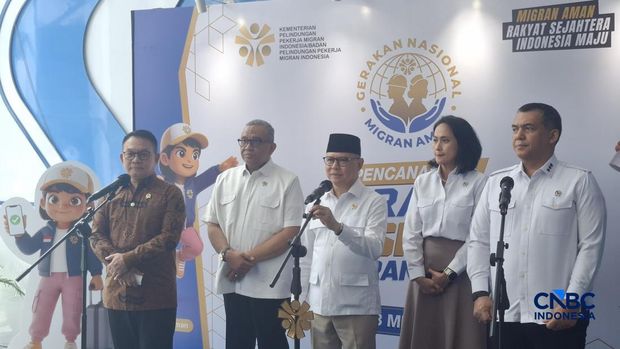 Menteri P2MI Mukhtarudin saat ditemui wartawan setelah meluncurkan Gerakan Nasional Migran Aman, Senin (18/5/2026). (CNBC Indonesia/Chandra Dwi)