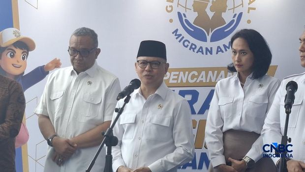 Menteri P2MI Mukhtarudin saat ditemui wartawan setelah meluncurkan Gerakan Nasional Migran Aman, Senin (18/5/2026). (CNBC Indonesia/Chandra Dwi)