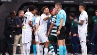 Neymar Ngamuk ke Wasit Keempat gegara Salah Substitusi
