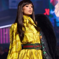 “Gucci Girl selamanya. Sungguh mimpi bisa berjalan di runway untuk koleksi debut @Demna di @Gucci Cruise. Demna, kamu benar-benar seorang visioner dan sangat ikonik bisa menguasai Times Square bersamamu,” tulisnya. Foto: Instagram/@parishilton