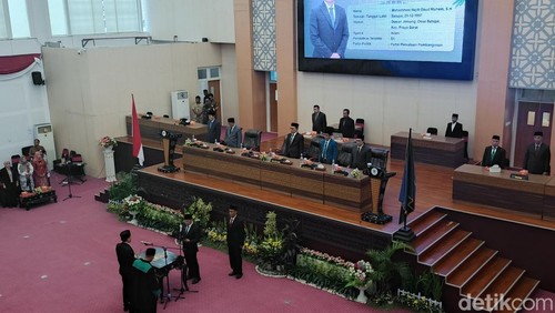 Pelantikan Muhammad Najib Daud Muhsin sebagai anggota DPRD Lombok Tengah untuk sisa masa jabatan 2024-2029, Senin (18/5/2026).