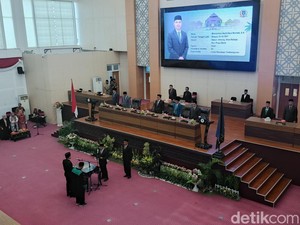 Resmi Dilantik, Najib Gantikan Nursai di DPRD Lombok Tengah
