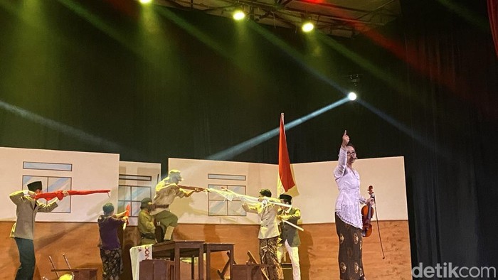 Penampilan teater musikal Ibu Soed di Sukabumi