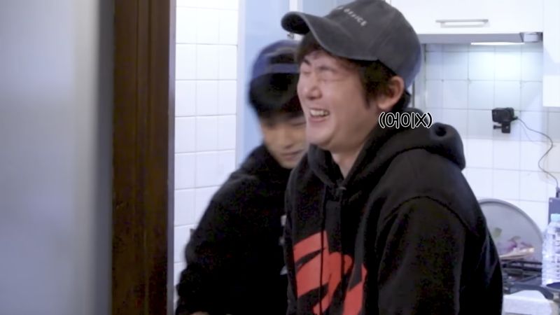 Penampilan terbaru Nichkhun 2PM yang nyaris tak dikenali karena kenaikan berat badan.