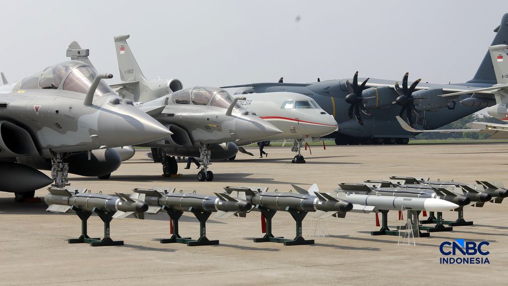 Pesawat jet tempur Multi-Role Combat Aircraft (MRCA) Rafale, A400M MRTT, Falcon 8X, Smart Weapon Hammer dan Missile Meteor di Lanud Halim Perdana Kusuma, Jakarta, Senin (18/5/2026). (CNBC Indonesia/Muhammad Sabki) Pesawat jet tempur Multi-Role Combat Aircraft (MRCA) Rafale, A400M MRTT, Falcon 8X, Smart Weapon Hammer dan Missile Meteor di Lanud Halim Perdana Kusuma, Jakarta, Senin (18/5/2026). (CNBC Indonesia/Muhammad Sabki)