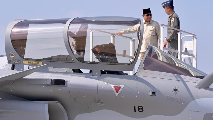 Pesiden Prabowo mengecek cockpit Rafale hingga misil buatan Prancis yang diserahkan ke TNI (dok Biro Sekretariat Presiden)