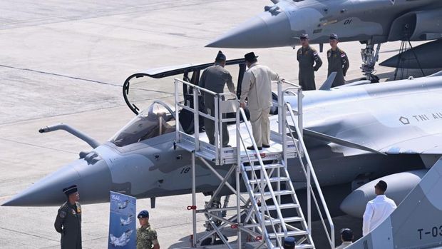 Pesiden Prabowo mengecek cockpit Rafale hingga misil buatan Prancis yang diserahkan ke TNI (dok Biro Sekretariat Presiden)