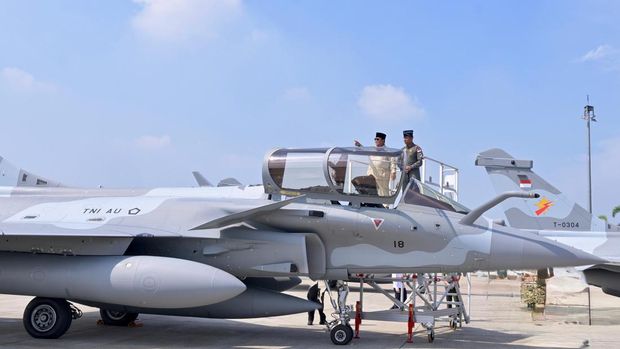 Pesiden Prabowo mengecek cockpit Rafale hingga misil buatan Prancis yang diserahkan ke TNI (dok Biro Sekretariat Presiden)