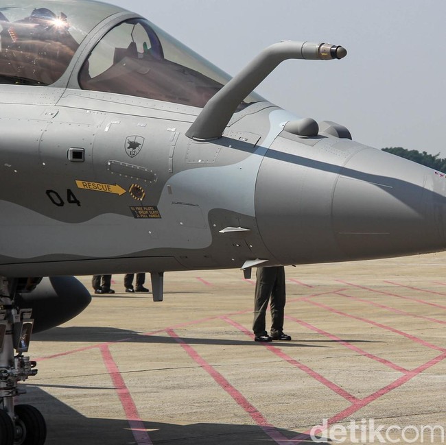 Prabowo Serahkan Enam Pesawat Rafale serta Misil Prancis