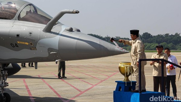 Prabowo Serahkan Enam Pesawat Rafale serta Misil Prancis