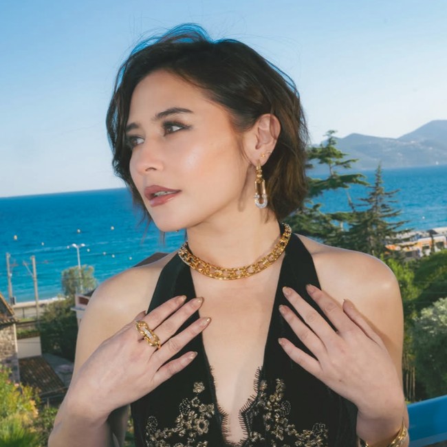 Gaya Classy Prilly Latuconsina Bergaun Hitam di Festival Film Cannes 2026