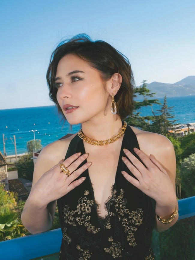 Gaya Classy Prilly Latuconsina Bergaun Hitam di Festival Film Cannes 2026