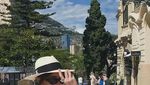 Naik Helikopter, Prilly Latuconsina dan Omara Lunch Mewah di Monaco