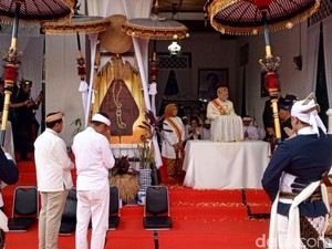 Kirab Budaya Milangkala Tatar Sunda Pamerkan Mahkota Binokasih