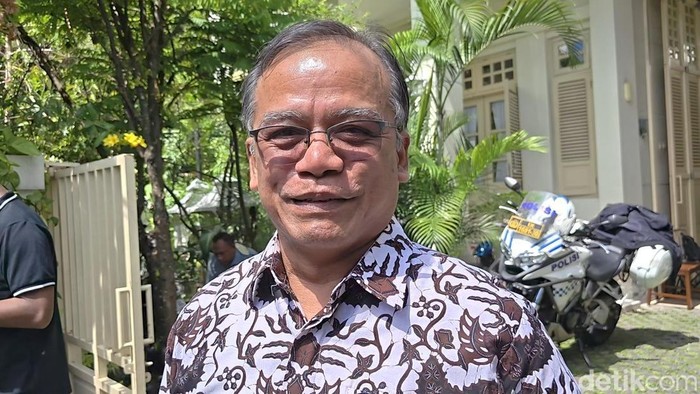 Staf khusus wapres, Suwardi ditemui di Sumber, Banjarsari, Senin (18/5/2026)
