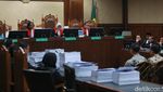 Tangan Mengepal Noel Menghadapi Tuntutan Jaksa