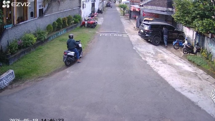 Tangkapan layar aksi pencurian pecah kaca di Kelurahan Tukangkayu Kabupaten Banyuwangi.