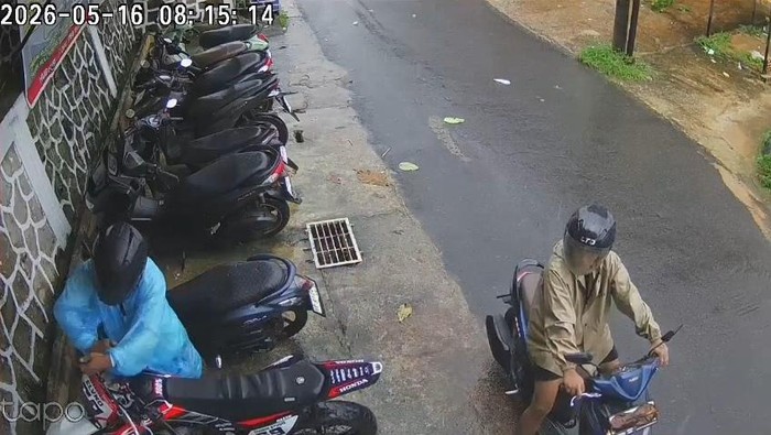 Viral Aksi Dua Maling Gondol Motor CRF di Batam, Terekam CCTV