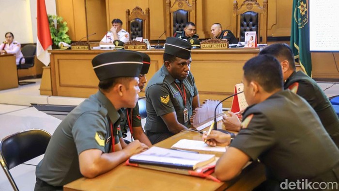 Terdakwa Kasus Pembunuhan Kacab BRI Jalani Sidang Tuntutan Oditur Militer Mayor Chk Wasinton Marpaung membacakan tuntutan terhadap para terdakwa dalam sidang lanjutan kasus dugaan pembunuhan Kepala Cabang BRI Cempaka Putih, M Ilham Pradipta, di Pengadilan Militer II-08 Jakarta Timur, Senin (18/5/2026).