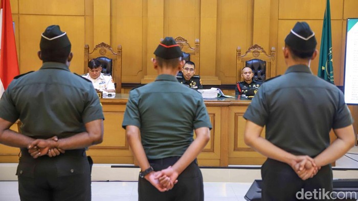 Terdakwa Kasus Pembunuhan Kacab BRI Jalani Sidang Tuntutan Oditur Militer Mayor Chk Wasinton Marpaung membacakan tuntutan terhadap para terdakwa dalam sidang lanjutan kasus dugaan pembunuhan Kepala Cabang BRI Cempaka Putih, M Ilham Pradipta, di Pengadilan Militer II-08 Jakarta Timur, Senin (18/5/2026).