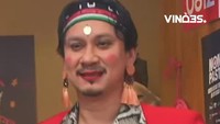 Vincent Rompies menjadi pesulap dalam acara sahur yang tayang di YouTube Vindes. Begini penampilannya saat itu. (Foto: dok Instagram vindes.ig)
