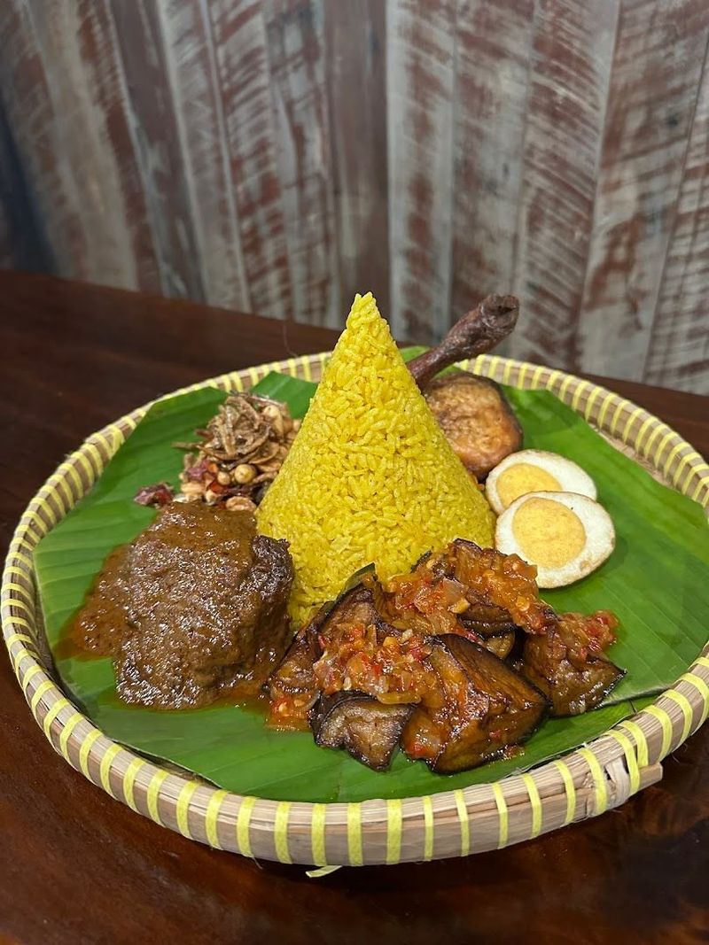5 Restoran Indonesia Paling Laris di Sydney, Menunya Sukses Bikin Lapar! 5 Restoran Indonesia Paling Laris di Sydney, Menunya Sukses Bikin Lapar!