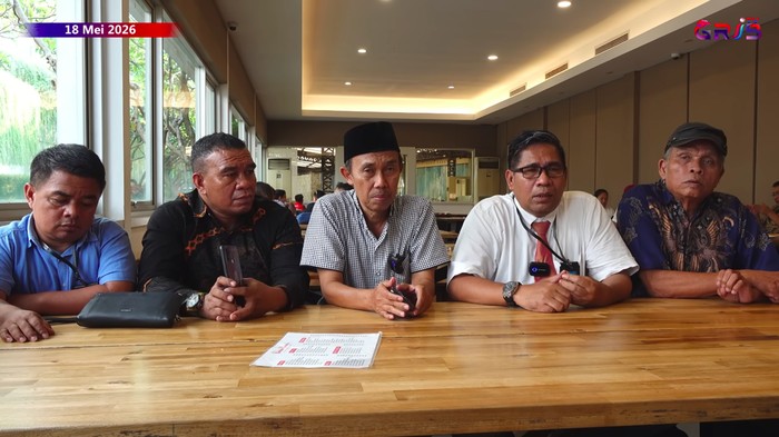 Ahmad Bahar (berpeci) bersama pihak GRIB Jaya membuat video pernyataan kasus diselesaikan secara damai pada Senin (18/5) (dok GRIB Jaya)