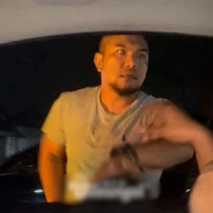 Viral di media sosial soal keributan yang terjadi antara dua pengemudi mobil di Jalan Alternatif Cibubur-Cileungsi, Gunungputri, Kabupaten Bogor pada Minggu (17/5) dini hari.